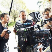 The Lady: il regista Luc Besson sul set del film