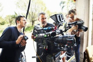 The Lady: il regista Luc Besson sul set del film