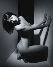 Verónica Sánchez nuda in una foto promo de La montaña rusa