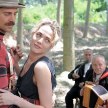 Fabio Fuclo e Laura Chiatti impegnati in un ballo in una scena del film tv di Rai Uno, Il sogno del maratoneta