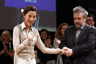 The Lady: Luc Besson insieme alla protagonista Michelle Yeoh durante la presentazione del film al Cinema for Peace Gala alla 62ma Berlinale