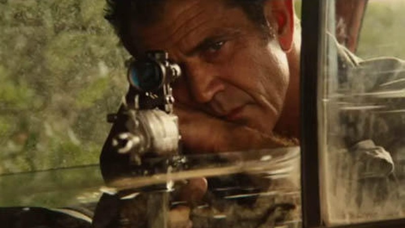 Viaggio In Paradiso Mel Gibson Prende La Mira In Una Scena Del Film D Azione Diretto Da Adrian Grunb 234750