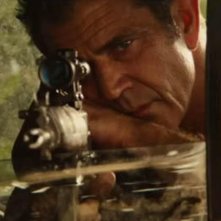 Viaggio In Paradiso Mel Gibson Prende La Mira In Una Scena Del Film D Azione Diretto Da Adrian Grunb 234750