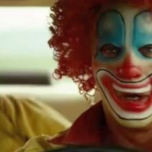Viaggio in paradiso: Mel Gibson si camuffa con una maschera da clown in una scena del film