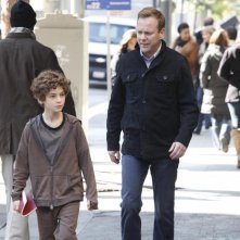 Kiefer Sutherland e David Mazouz nel ruolo di padre e figlio in Touch, episodio 1+1=3
