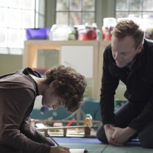 Touch: Kiefer Sutherland nel ruolo di Martin con il giovane David Mazouz nell'episodio 1+1=3