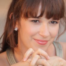 Claire van der Boom in un episodio della serie Hawaii Five-0