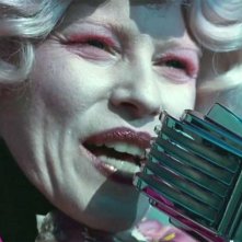 Elizabeth Banks è Effie Trinkets nel film Hunger Games
