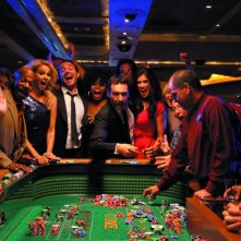 Gli infedeli: Jean Dujardin e Gilles Lellouche al Casinò in una scena del film