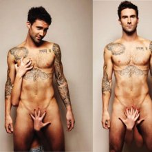 Adam Levine in due scatti audaci