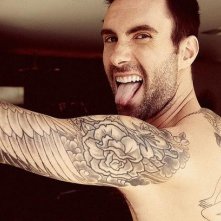 Adam Levine in una foto pubblicata da Out