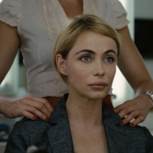 Emmanuelle Béart in Bye Bye Blondie: una scena del film