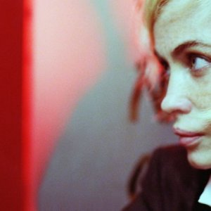 Emmanuelle Béart in una scena di Bye Bye Blondie
