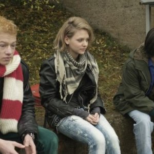 Vincent Krüger, Vanessa Krüger, Sven Gielnik in una scena del film Der Preis (The Prize)