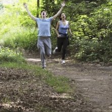 A destra, Ashley Judd in una sequenza dell'episodio pilota della serie Missing