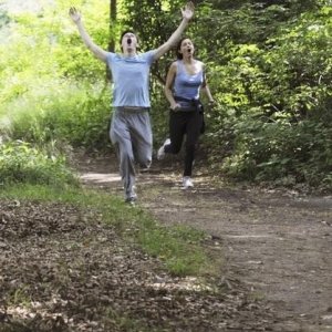 A destra, Ashley Judd in una sequenza dell'episodio pilota della serie Missing