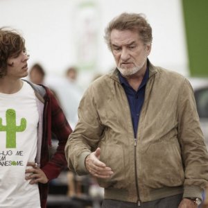 Eddy Mitchell in una scena de L'oncle Charles con Thomas Soliveres