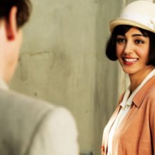 Golshifteh Farahani sorride in un'immagine di Pollo alle prugne