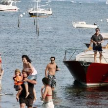 Piccole bugie tra amici: una scena di gruppo vacanziera tratta dal film