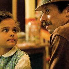 Pollo alle prugne: Mathieu Amalric insieme a Enna Balland in una scena del film