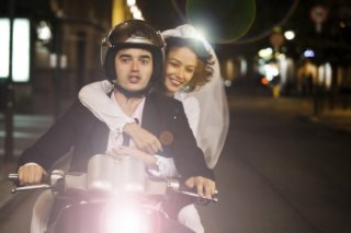 Workers - Pronti a tutto: Paolo Briguglia e Nicole Grimaudo in una scena del film