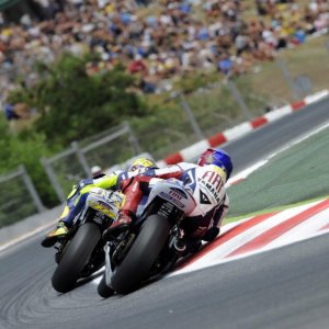 Fastest - Il più veloce: Jorge Lorenzo insegue Valentino Rossi in una scena del film evento sul più veloce dei piloti italiani