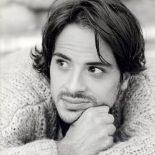 un bel ritratto di Maximilian Nisi