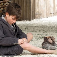 Il piccolo Nino Jouglet in una tenera scena de Il primo uomo