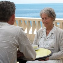 Jacques Gamblin, di spalle, in una scena de Il primo uomo con Catherine Sola