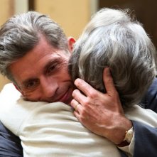 Jacques Gamblin in una scena de Il primo uomo con Catherine Sola (di spalle)