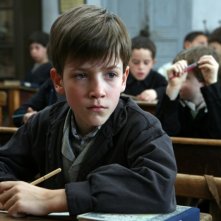 Nino Jouglet è pensieroso in una scena tratta dal dramma Il primo uomo