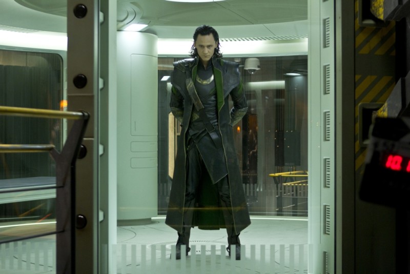Tom Hiddleston è Loki in una scena di The Avengers