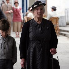 Ulla Baugué in una scena de Il primo uomo insieme al piccolo Nino Jouglet