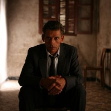 Un'intensa immagine di Jacques Gamblin tratta dal dramma Il primo uomo