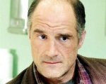 Elias Koteas nel finale di Unforgettable
