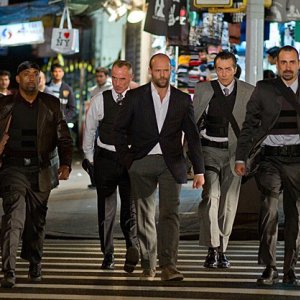 Foto di gruppo per il cast di Safe in azione: insieme a Jason Statham troviamo James Colby, Barry Bradford, Robert John Burke, Matt O'Toole e Jay Giannone