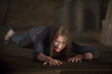 Kristen Connolly cerca scampo dall'orrore di Quella casa nel bosco