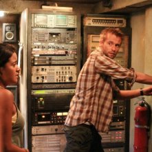 The River: Paulina Gaitan e Joe Anderson (episodio The Experiment)