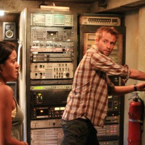 The River: Paulina Gaitan e Joe Anderson (episodio The Experiment)