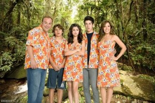 Una foto di famiglia pe ril cast della serie I Maghi di Waverly