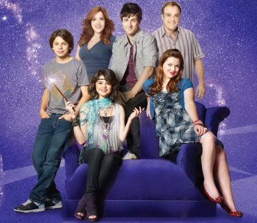 Una foto promozionale per il cast della serie I Maghi di Waverly