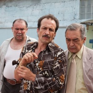 Viaggio in paradiso: Daniel Gimenez Cacho in una scena del film con Jesús Ochoa e Fernando Becerril