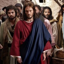 Andreas Pietschmann (al centro) nella fiction Maria di Nazareth