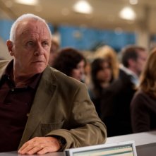 Anthony Hopkins in una scena del dramma 360 di Fernando Meirelles