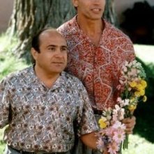 Arnold Schwarzenegger e Danny DeVito ne I Gemelli (1988)