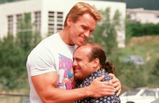 Arnold Schwarzenegger e Danny DeVito ne I Gemelli