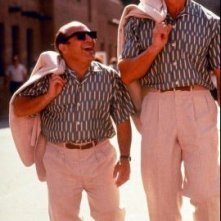 Arnold Schwarzenegger e Danny DeVito ne I Gemelli, commedia del 1988