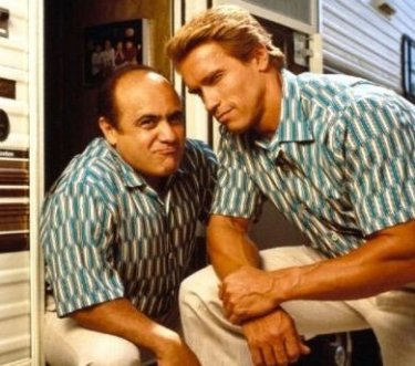 Arnold Schwarzenegger e Danny DeVito sono... I Gemelli (1988)