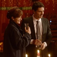 Ciliegine: Laura Morante sorseggia uno champagne insieme a Pascal Elbé in una scena del film