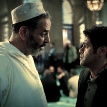 Djemel Barek e Jamel Debbouze in una scena del dramma 360 di Fernando Meirelles